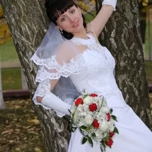 Продам красивое свадебное платье со шлейфом