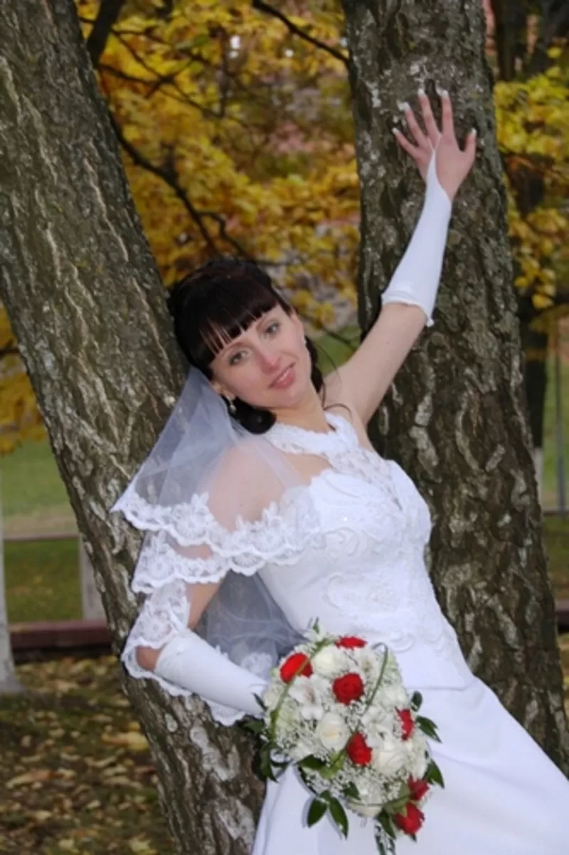 Продам красивое свадебное платье со шлейфом